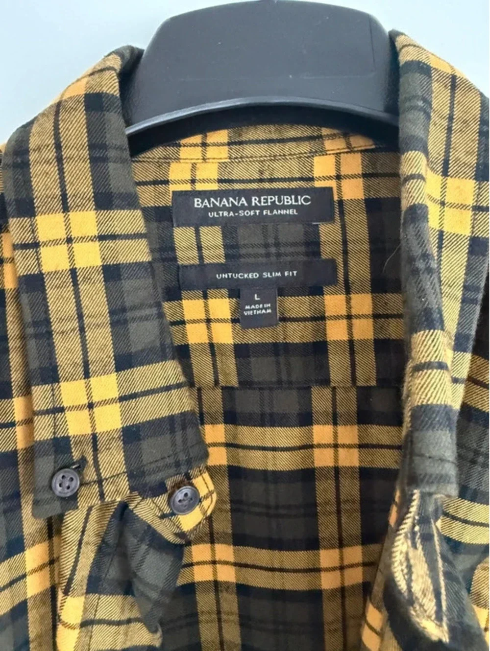 Men’s plaid button up shirt